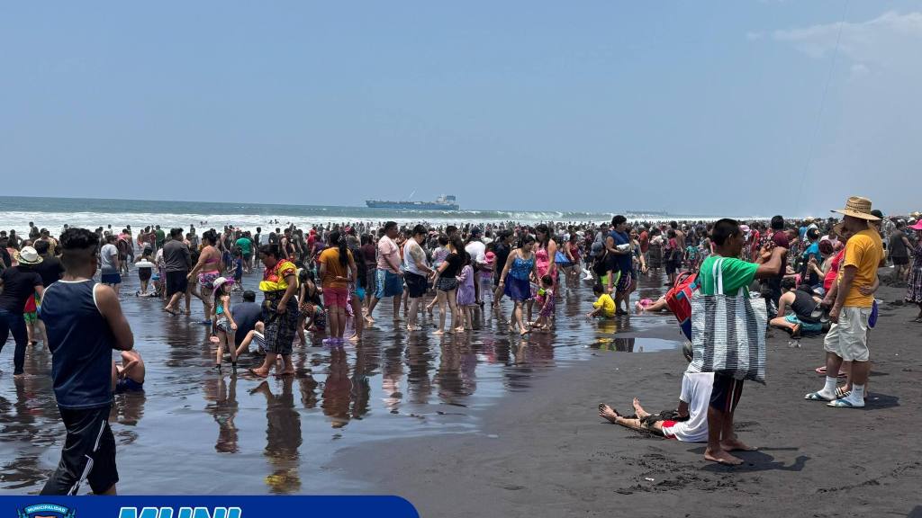 Veraneantes disfrutan de la playa pública de San José | Municipalidad de San José