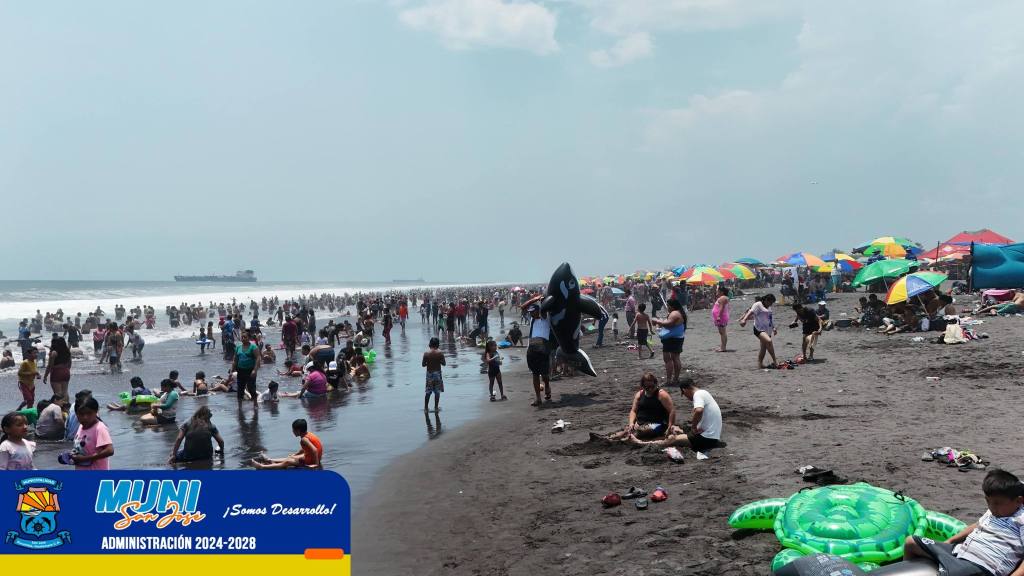 Veraneantes disfrutan de la playa pública de San José | Municipalidad de San José