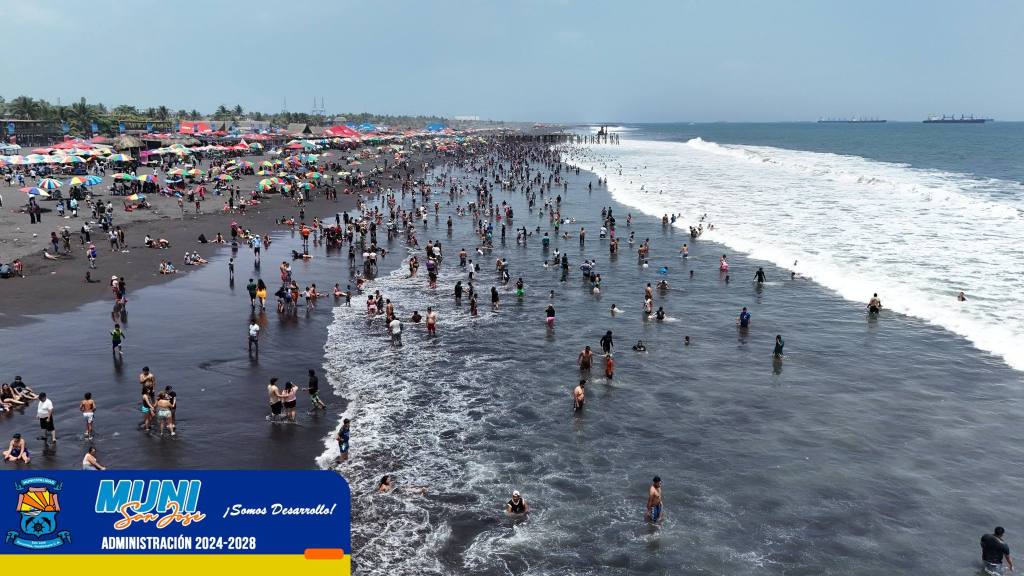 Veraneantes disfrutan de la playa pública de San José | Municipalidad de San José