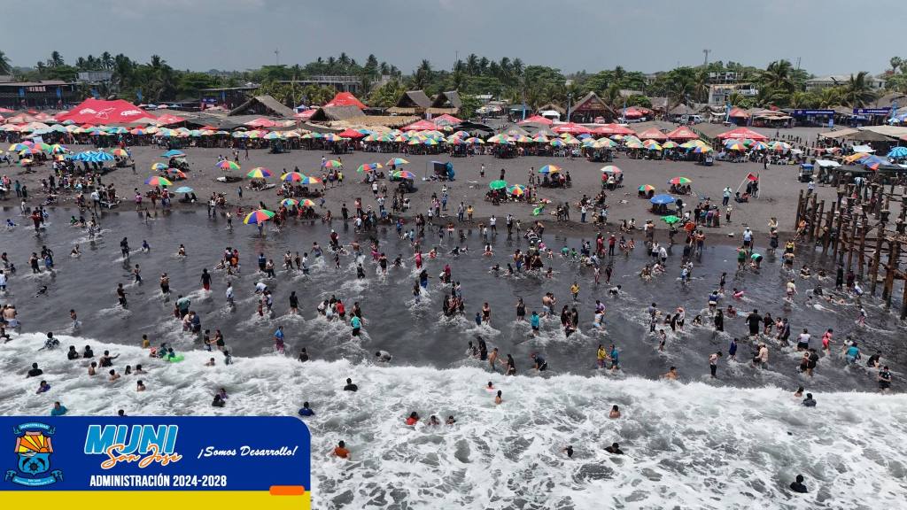 Veraneantes disfrutan de la playa pública de San José | Municipalidad de San José