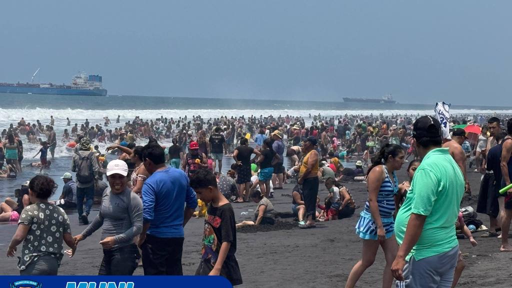 Veraneantes disfrutan de la playa pública de San José | Municipalidad de San José