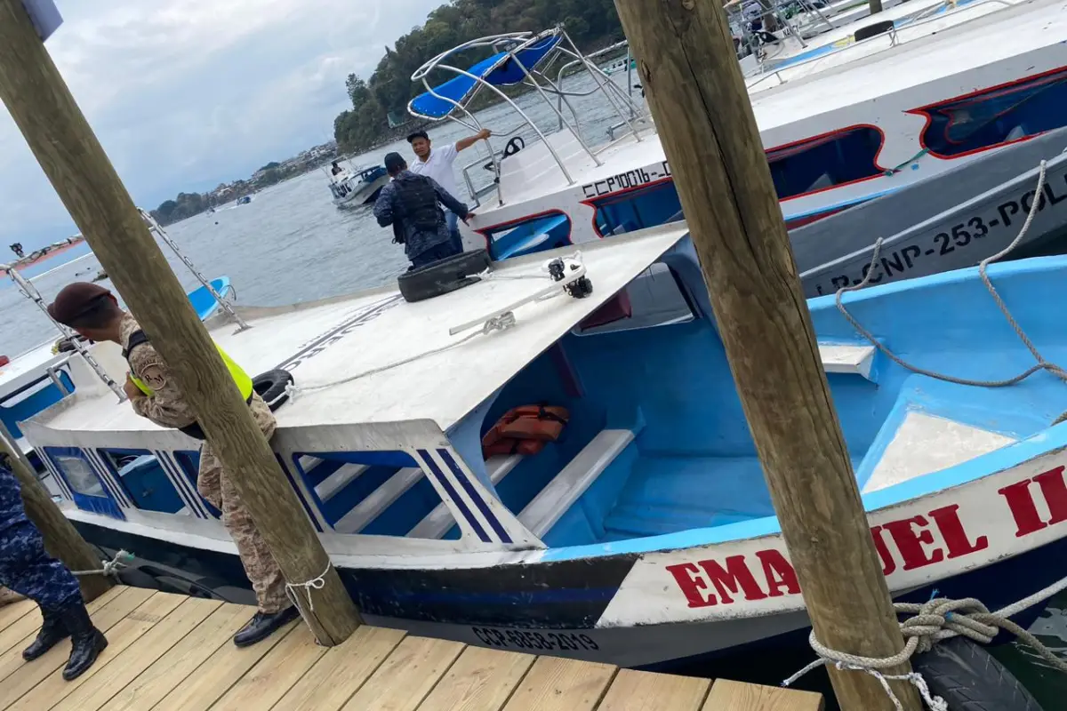 El capitán detenido manejaba una embarcación bajo estado de ebriedad, poniendo en riesgo a varios pasajeros., PNC de Guatemala.