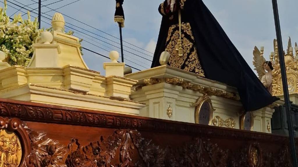 Virgen de la Soledad lleva bendición en el Sábado de Gloria | Álex Meoño