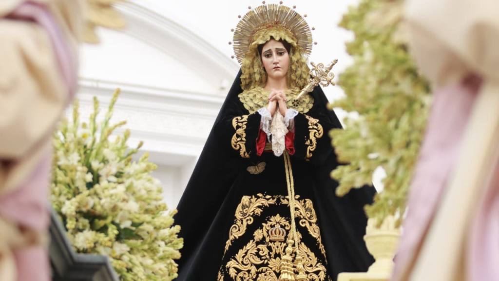 Virgen de la Soledad lleva bendición en el Sábado de Gloria | Álex Meoño
