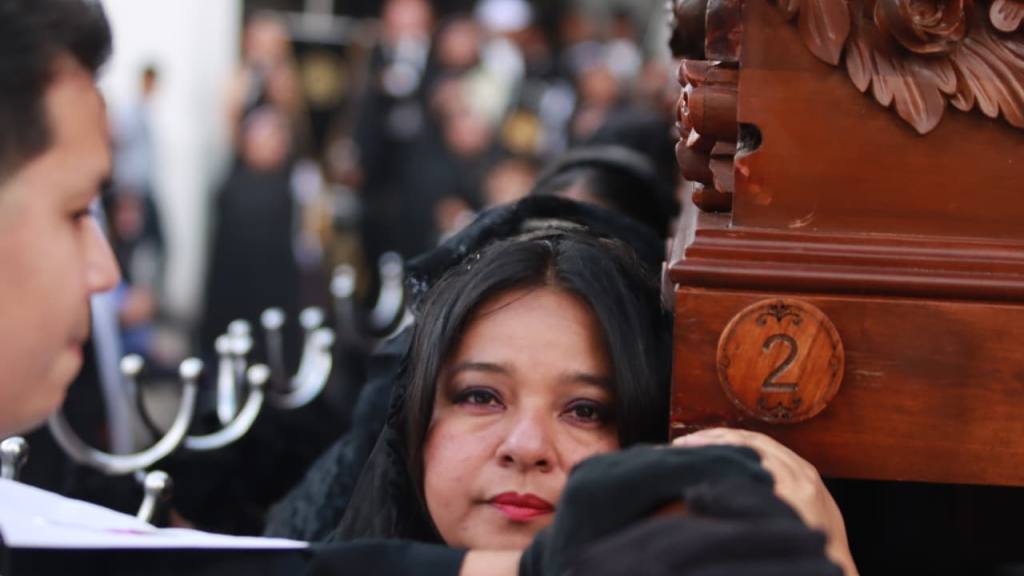 Virgen de la Soledad lleva bendición en el Sábado de Gloria | Álex Meoño