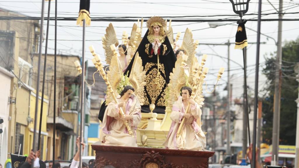 Virgen de la Soledad lleva bendición en el Sábado de Gloria | Álex Meoño