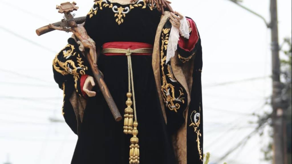 Virgen de la Soledad lleva bendición en el Sábado de Gloria | Álex Meoño