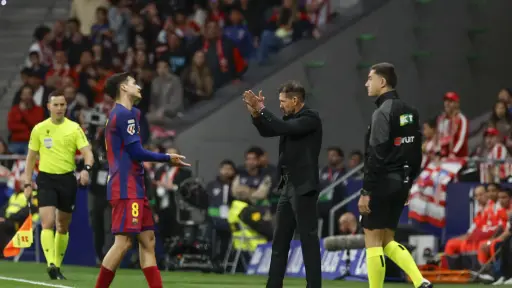 Simeone estalla contra el arbitraje tras la caída del Atlético ante el Barça