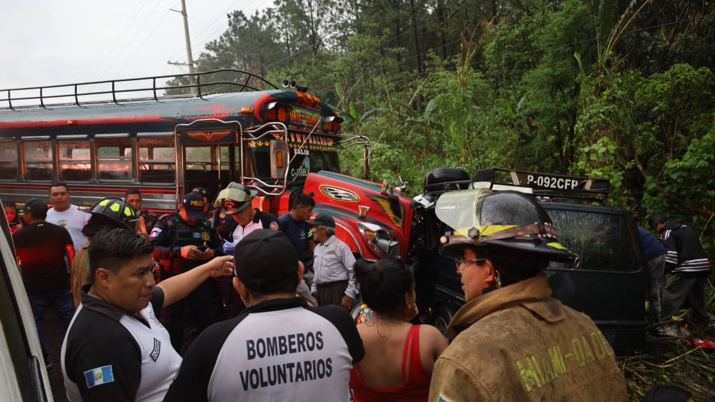 Accidente de autobús deja un fallecido y 10 heridos en ruta a Escuintla | Bomberos Voluntarios