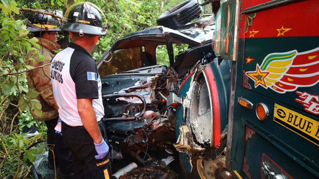 Accidente de autobús deja un fallecido y 10 heridos en ruta a Escuintla | Bomberos Voluntarios