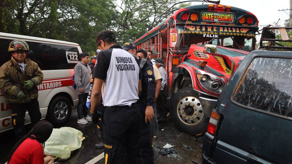 Accidente de autobús deja un fallecido y 10 heridos en ruta a Escuintla | Bomberos Voluntarios