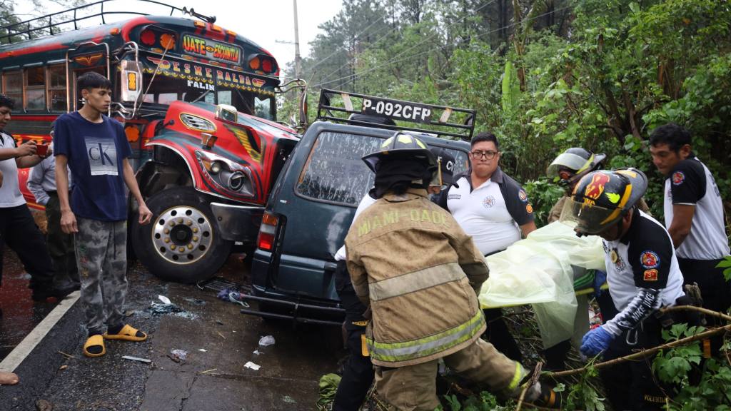 Accidente de autobús deja un fallecido y 10 heridos en ruta a Escuintla | Bomberos Voluntarios