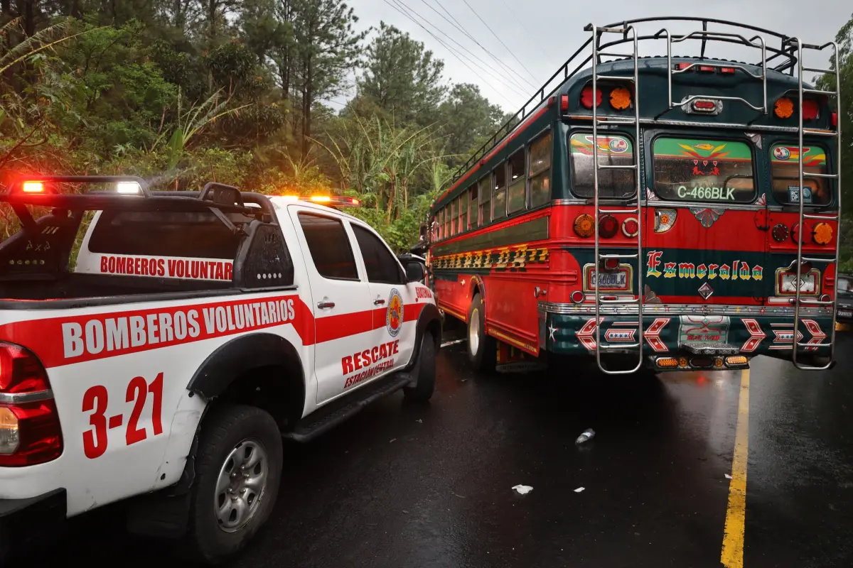 La unidad de transporte pertenece a la empresa Esmeralda., Bomberos Voluntarios.