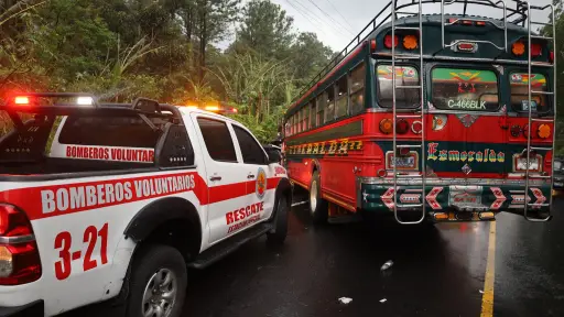 Accidente de autobús deja un fallecido y 10 heridos en la ruta a Escuintla