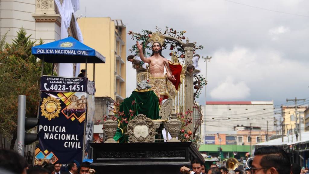 Procesión de Jesús Resucitado alegra las calles de la zona 1 | Alex Meoño