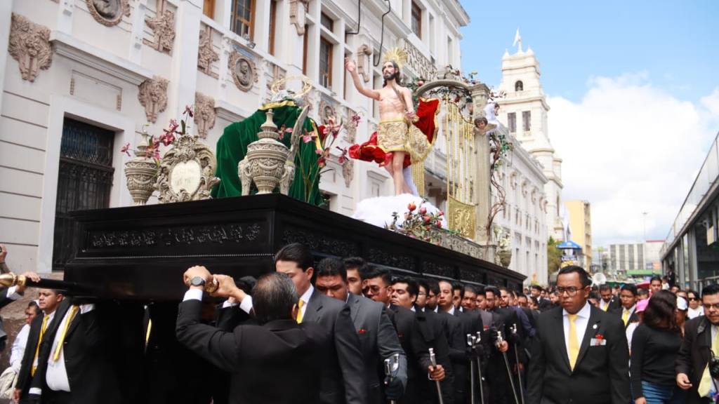 Procesión de Jesús Resucitado alegra las calles de la zona 1 | Alex Meoño