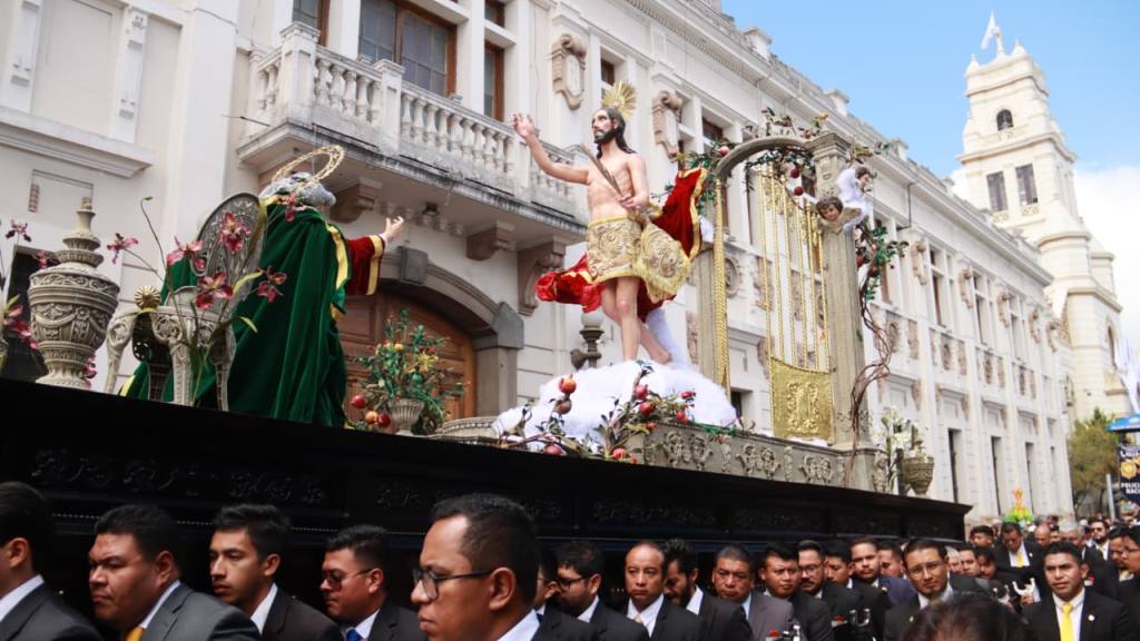 Procesión de Jesús Resucitado alegra las calles de la zona 1 | Alex Meoño