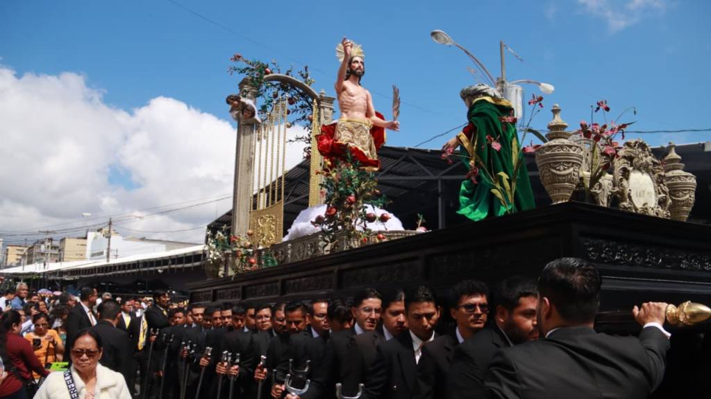 Procesión de Jesús Resucitado alegra las calles de la zona 1 | Alex Meoño