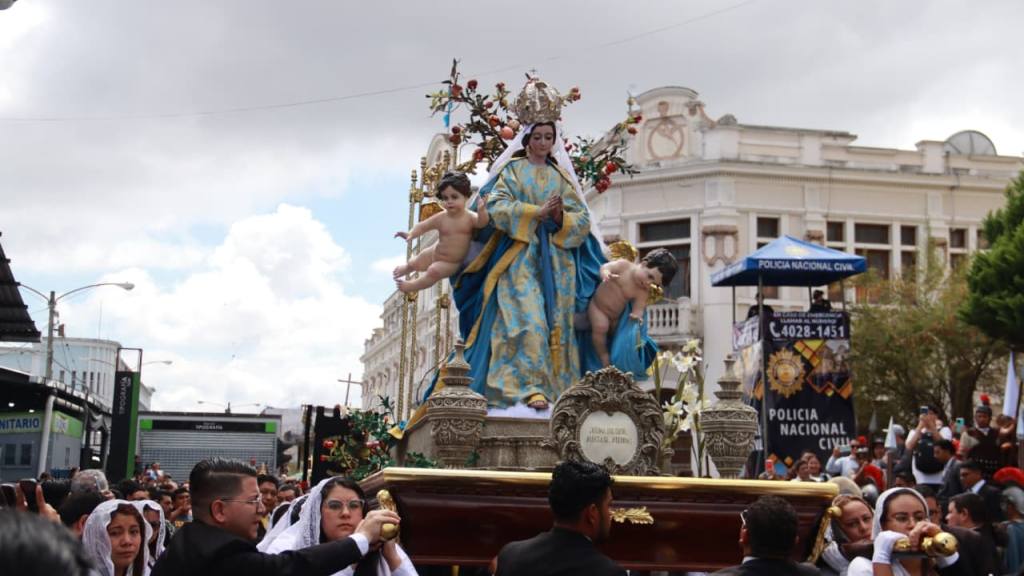 Procesión de Jesús Resucitado alegra las calles de la zona 1 | Alex Meoño