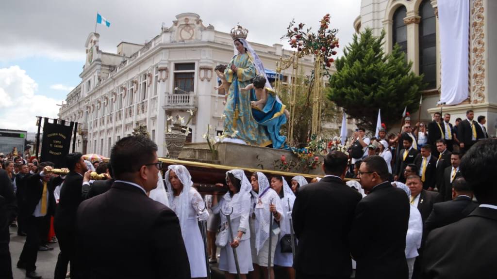 Procesión de Jesús Resucitado alegra las calles de la zona 1 | Alex Meoño