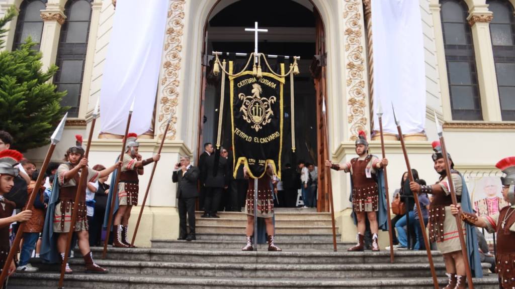 Procesión de Jesús Resucitado alegra las calles de la zona 1 | Alex Meoño