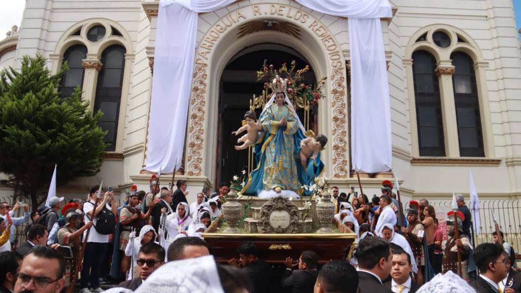 Procesión de Jesús Resucitado alegra las calles de la zona 1 | Alex Meoño