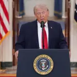 Trump insiste en desatar el infierno en Irán el martes si no reabre Ormuzt