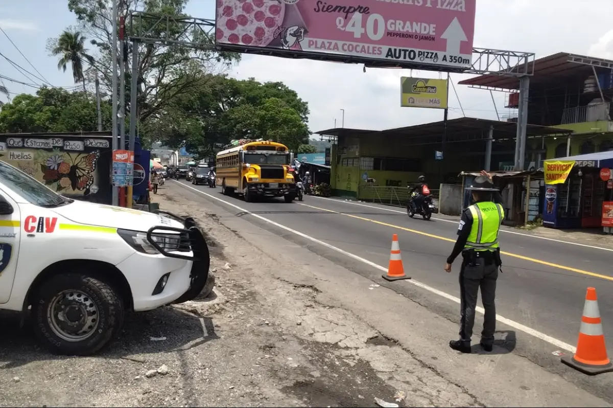 Agentes de Provial atienden varios tramos carreteros, para minimizar atascos., PROVIAL.