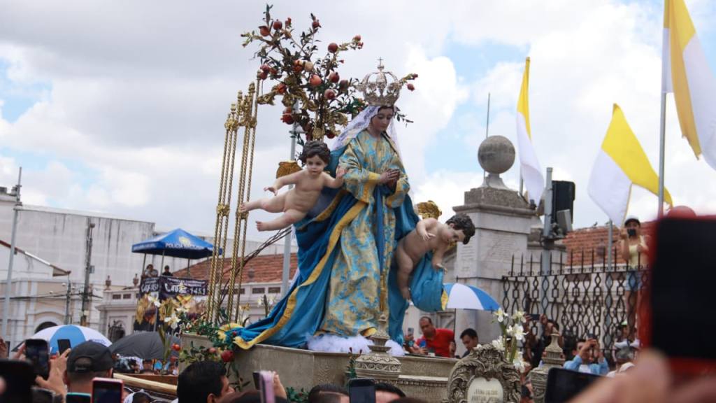 Aplauden encuentro de Jesús Resucitado y de la Virgen de la Alegría | Alex Meoño