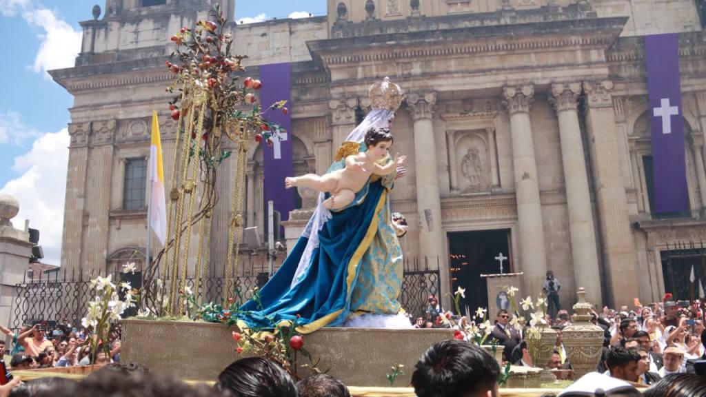 Aplauden encuentro de Jesús Resucitado y de la Virgen de la Alegría | Alex Meoño