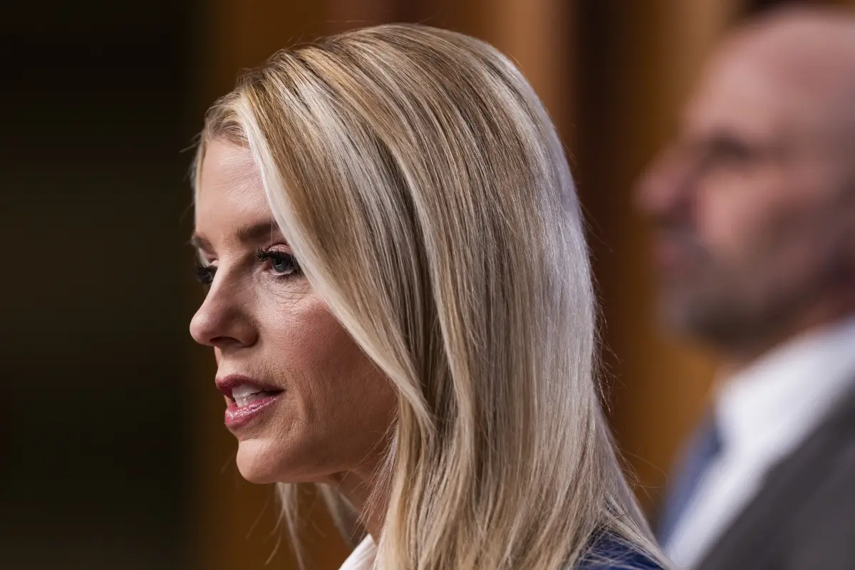  El presidente estadounidense, Donald Trump, anunció que ha destituido a la fiscal general, Pam Bondi, Foto EFE