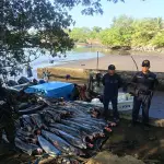 El Comando Naval del Pacífico interceptó una embarcación que transportaba producto marino. ,Foto Ejército