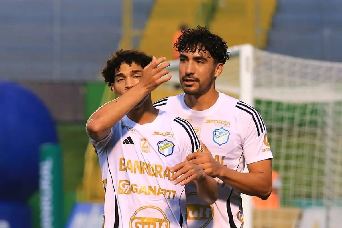 Comunicaciones derrotó a Mixco en el estadio Cementos Progreso 