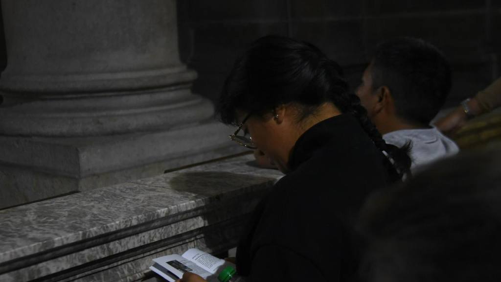 Familias guatemaltecas visitan templos en Centro Histórico | Omar Solís