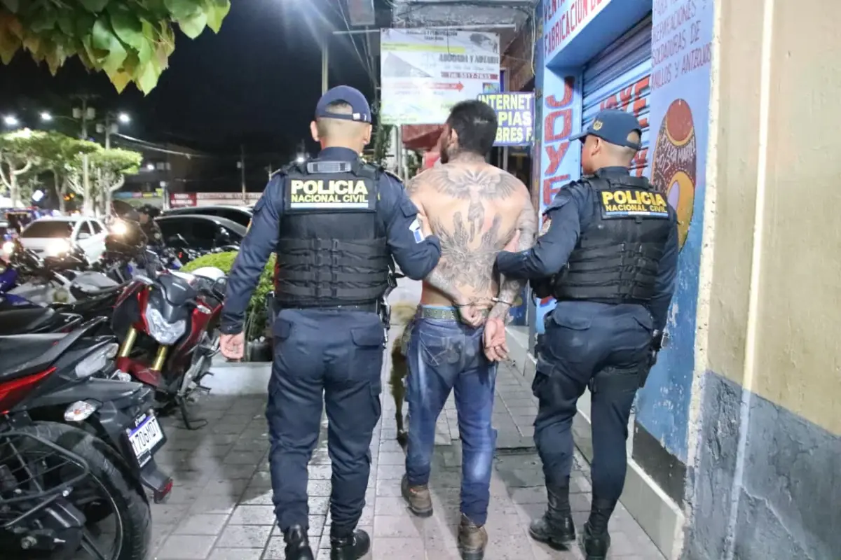 El pandillero además tenía una orden de captura., Foto PNC