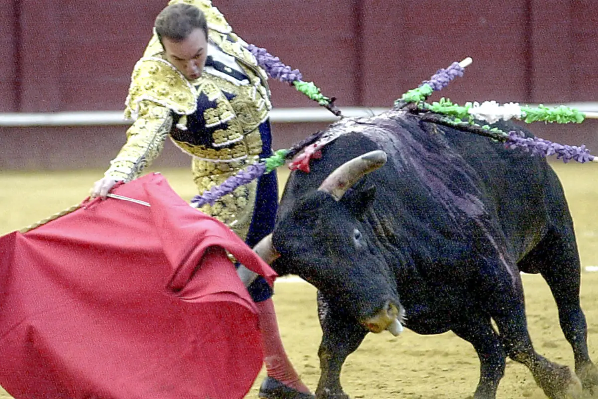 Imagen de archivo del 10 de agosto de 2003 del extorero español Ricardo Ortiz, que trabajaba en la plaza de toros de La Malagueta, en Málaga, y ha fallecido este Viernes Santo al ser embestido por un toro en los corrales del coso, suceso que investiga l,  EFE/Archivo/Rafael Díaz
