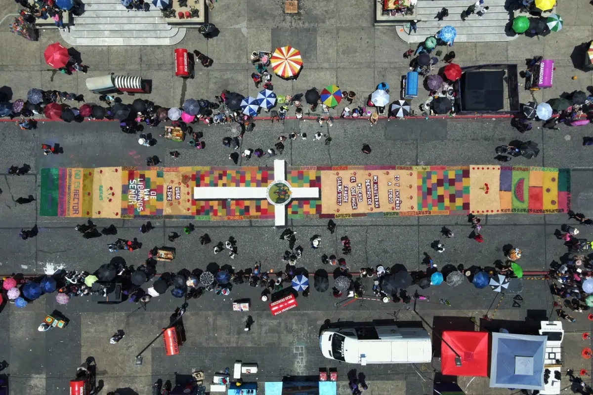 Vista aérea alfombra de USAC, Andrés Azurdia/Prensa Comunitaria