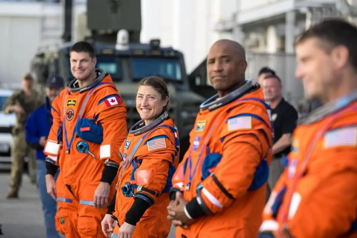 Christina Koch, Redes sociales