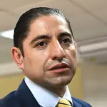 Denuncian el encierro injusto del exfiscal anticorrupción, Stuardo Campot