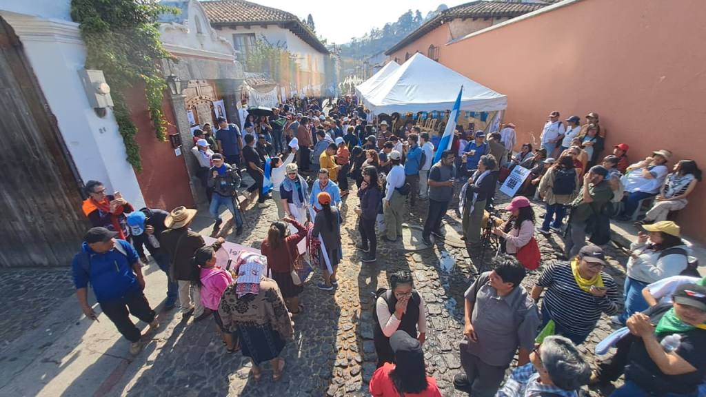 Manifestaciones en Antigua Guatemala por elección del rector de Usac | Omar Solís/Emisoras Unidas