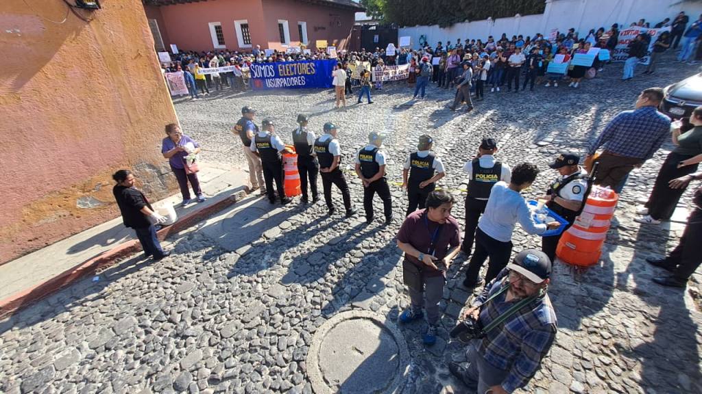 Manifestaciones en Antigua Guatemala por elección del rector de Usac | Omar Solís/Emisoras Unidas