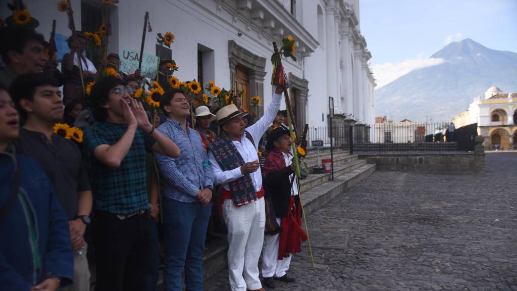 Manifestaciones en Antigua Guatemala por elección del rector de Usac | Omar Solís/Emisoras Unidas