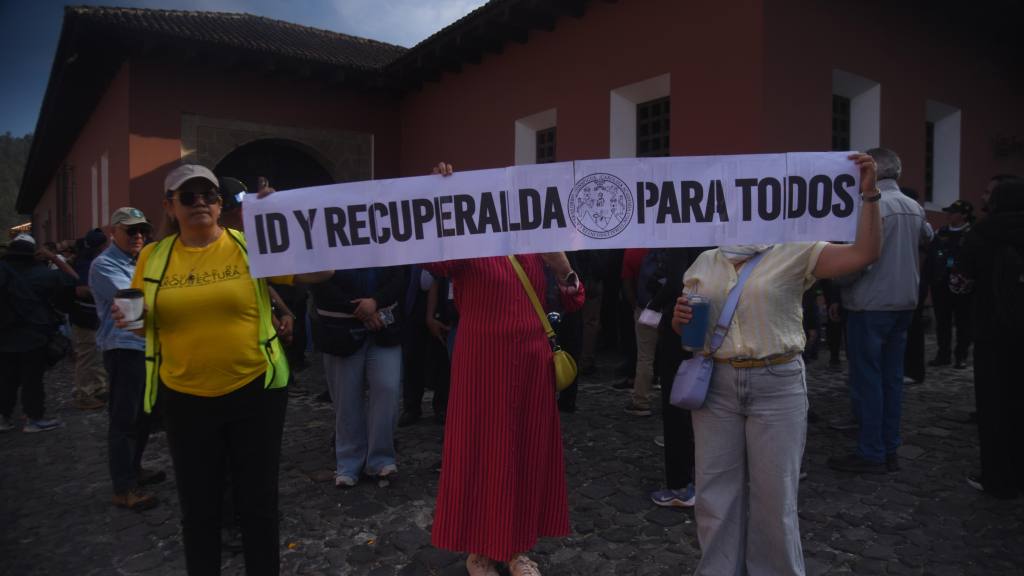 Manifestaciones en Antigua Guatemala por elección del rector de Usac | Omar Solís/Emisoras Unidas