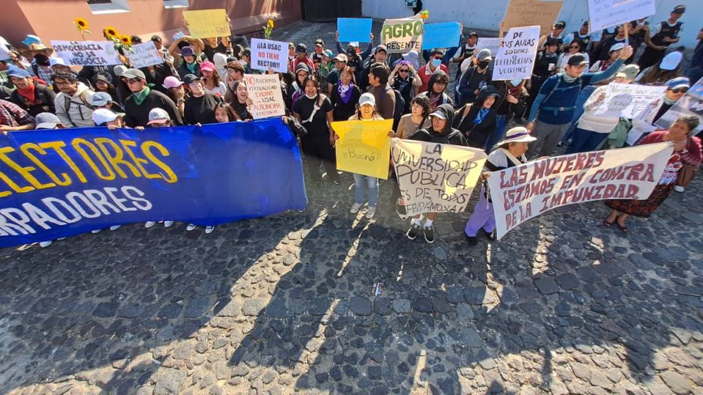 Manifestaciones en Antigua Guatemala por elección del rector de Usac | Omar Solís/Emisoras Unidas