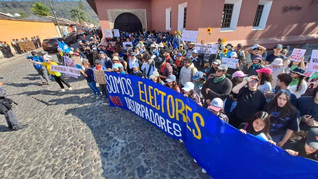 Manifestaciones en Antigua Guatemala por elección del rector de Usac | Omar Solís/Emisoras Unidas