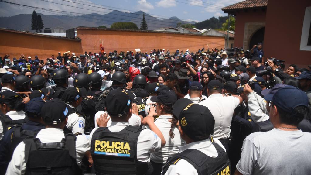 Protestas en Antigua Guatemala por elección de rector de Usac | Omar Solís/EU