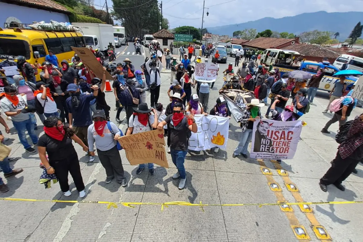 Manifestación en Antigua Guatemala contra la reelección de Walter Mazariegos como rector de la Usac., Omar Solís/Emisoras Unidas