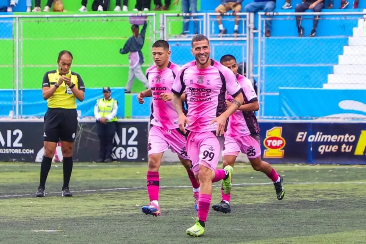 Nicolás Martínez busca tercer título de goleo con Deportivo Mixco 