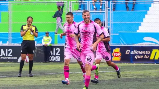 Nicolás Martínez cerca de su tercer título de goleo consecutivo con Mixco 