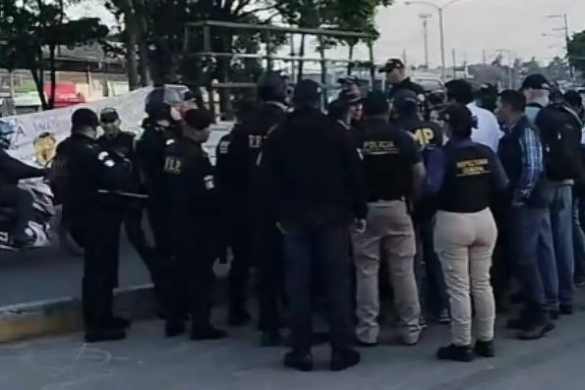 Presencia de agentes de PNC y fiscales del MP en ingreso de la Usac., Juan Carlos Chanta/EU